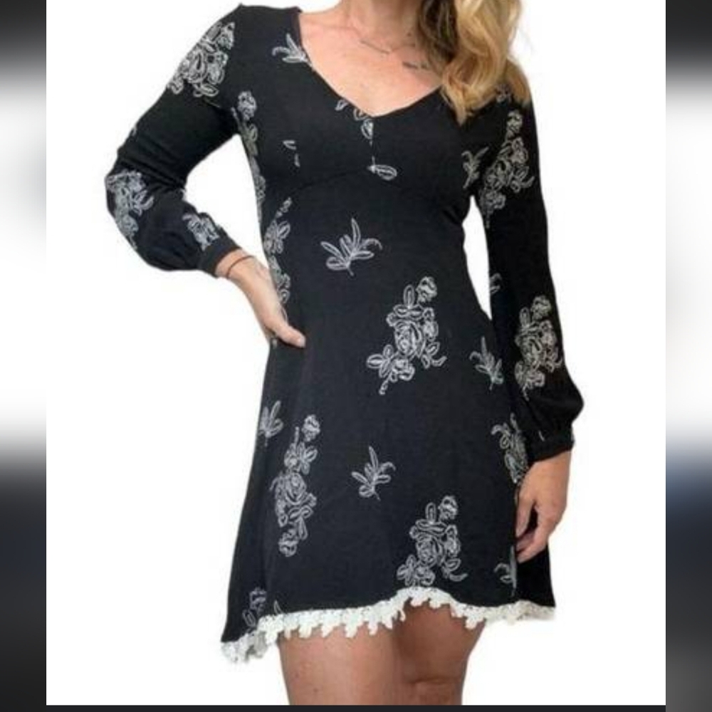 Altar'd State CrochetTrim Long Sleeve Black White Floral Dress XS NWT